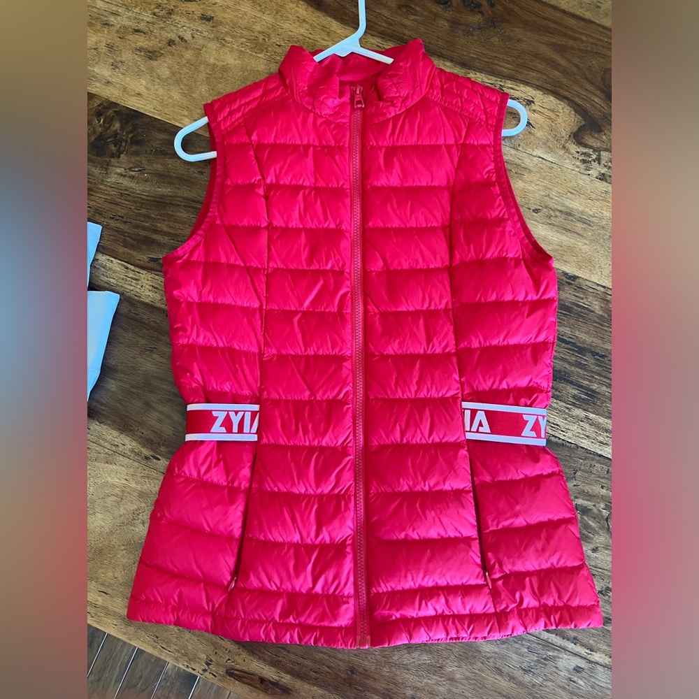Zyia Vest Womens Medium Pink Red Alpine Down Puffer Jacket Quilted Logo Waist